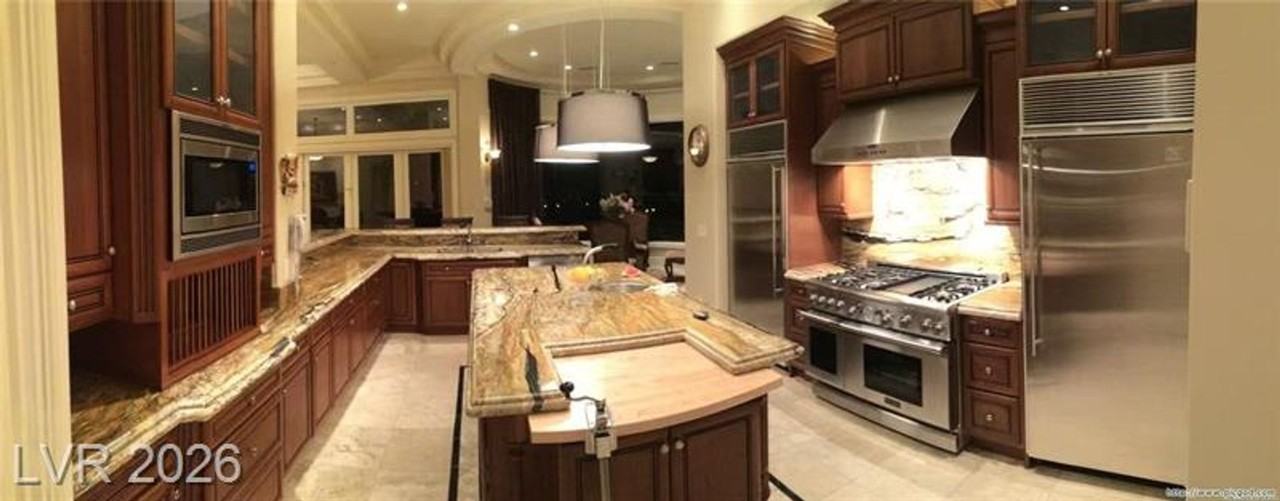 8741 Newport Isle Ct - Photo 5 of 13