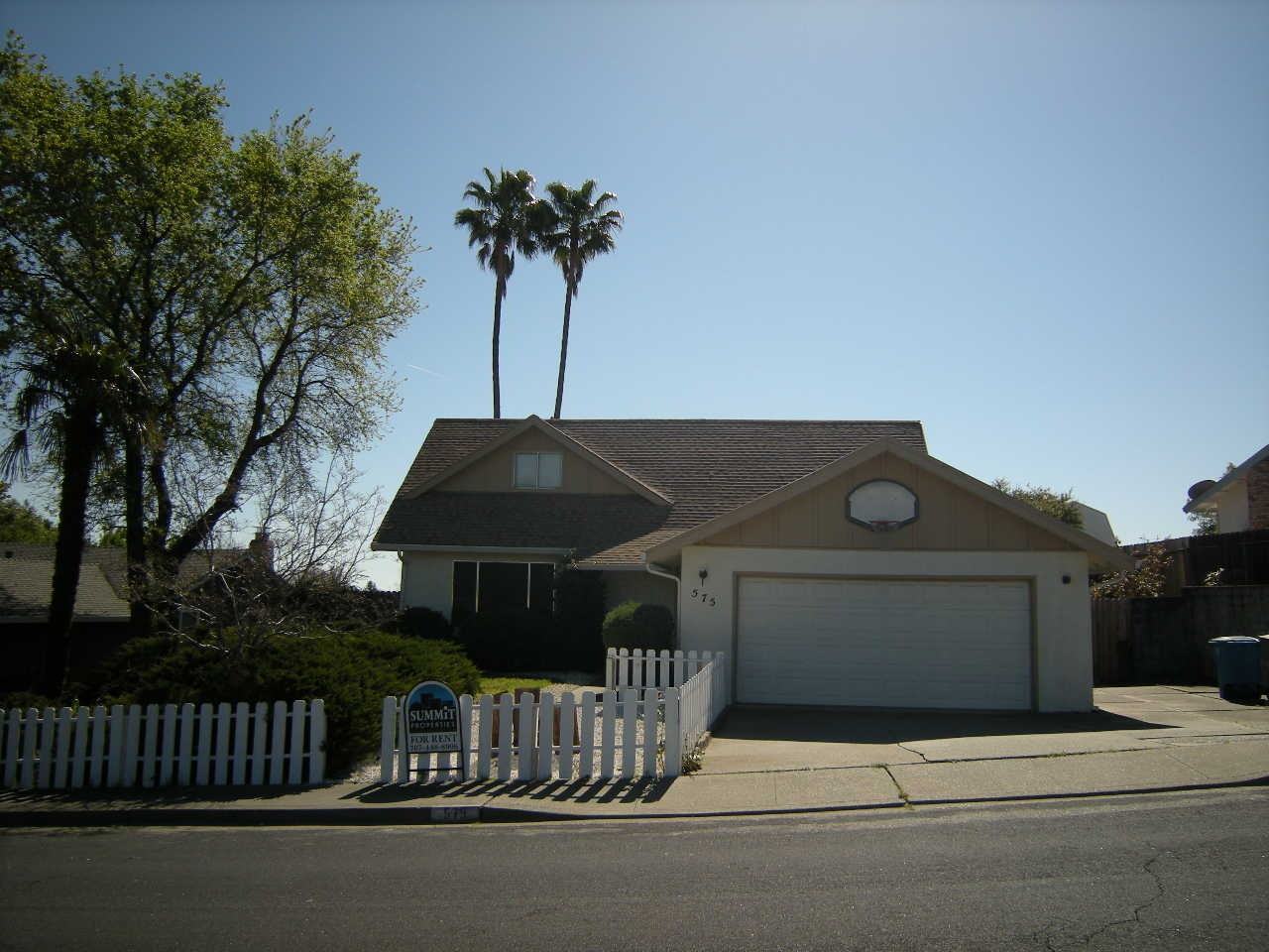 575 Trinity Dr - Photo 3 of 13