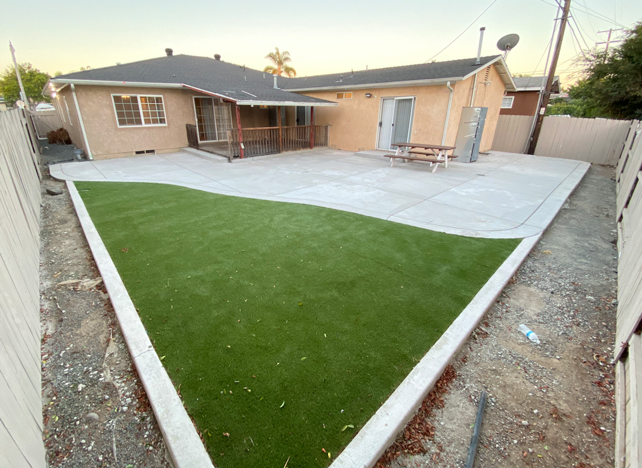 5054 Rockford Dr - Photo 2 of 16