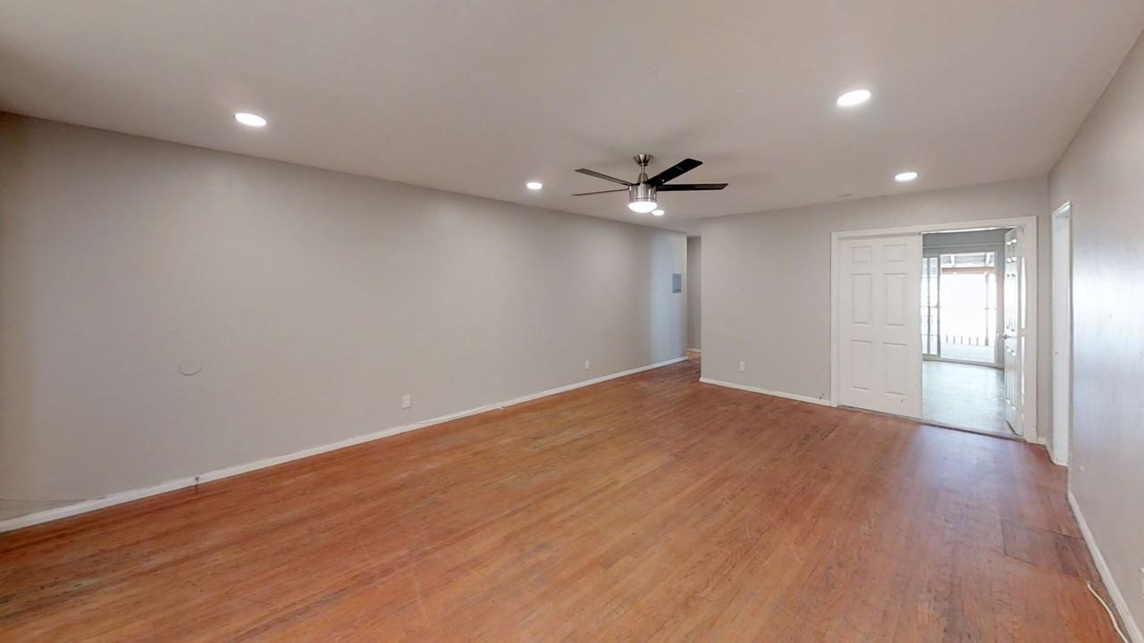 5054 Rockford Dr - Photo 4 of 16