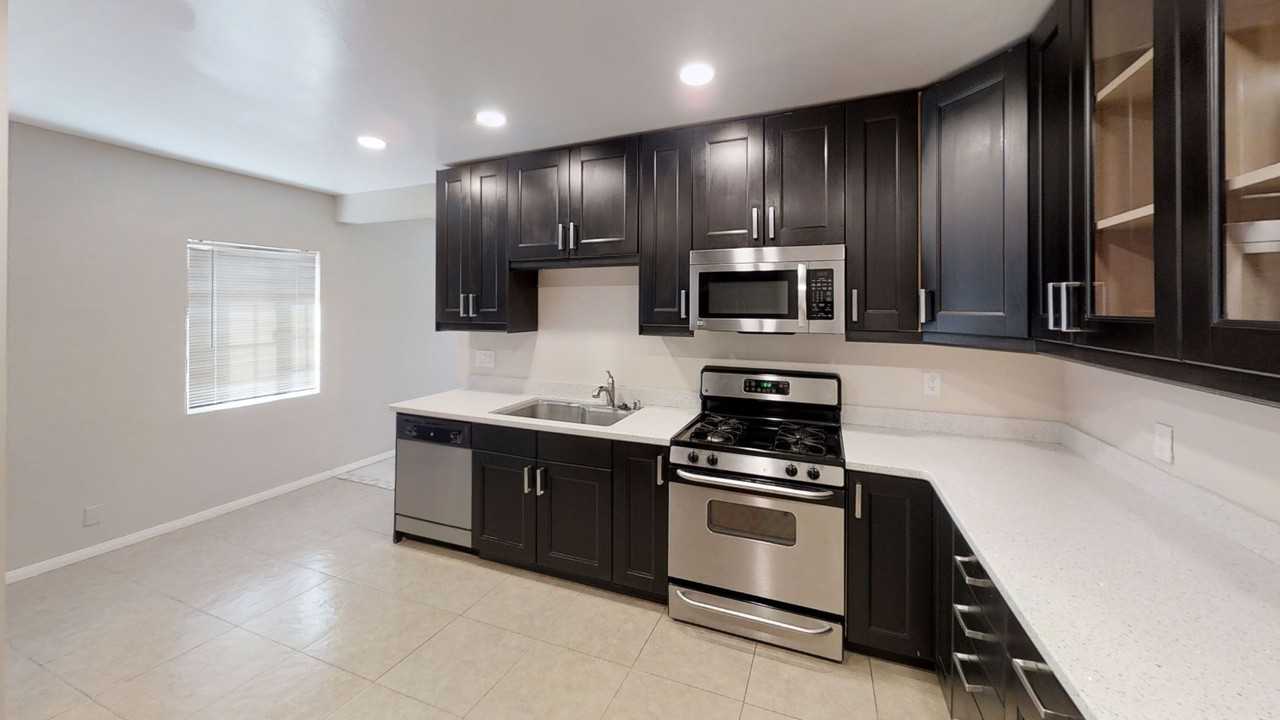 5054 Rockford Dr - Photo 5 of 16