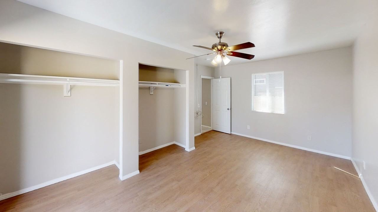 5054 Rockford Dr - Photo 6 of 16