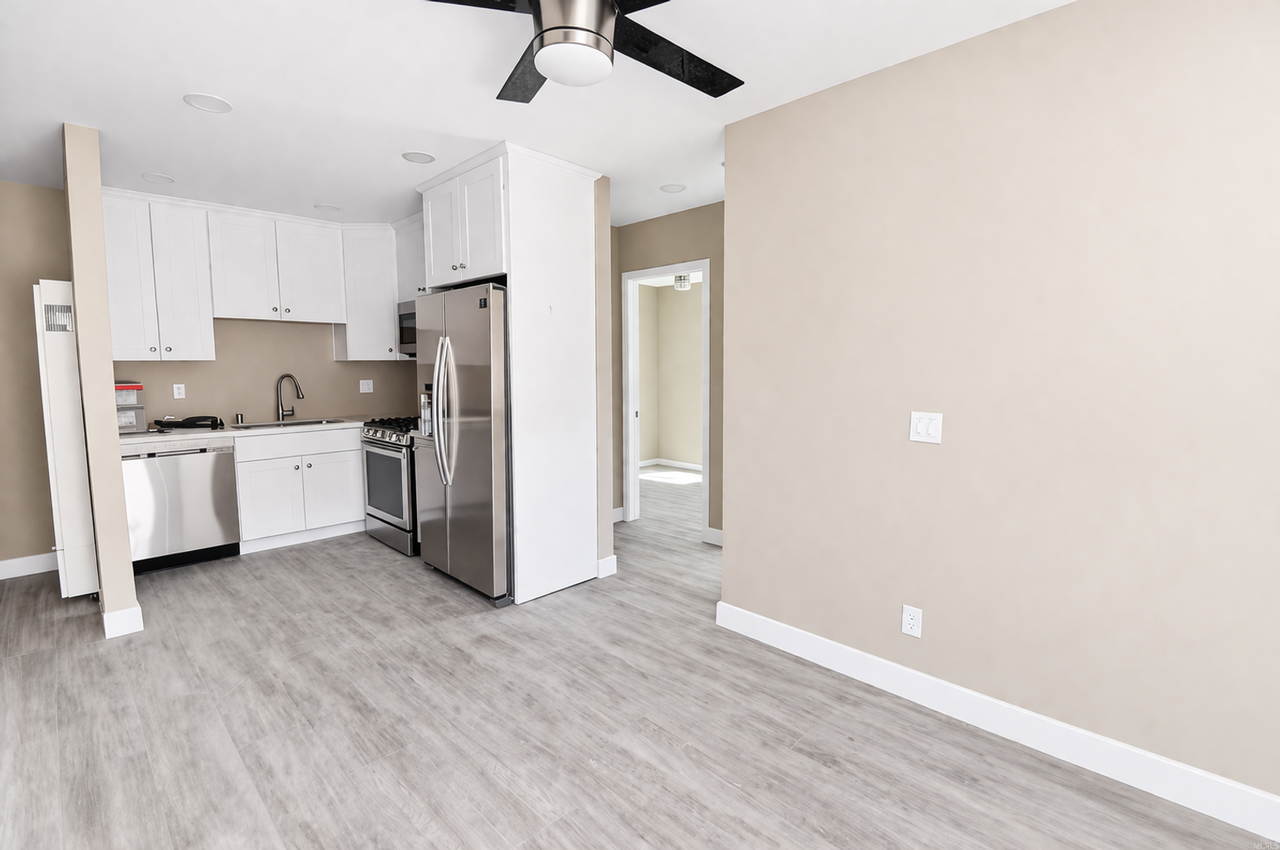 5056 Rockford Dr - Photo 2 of 9