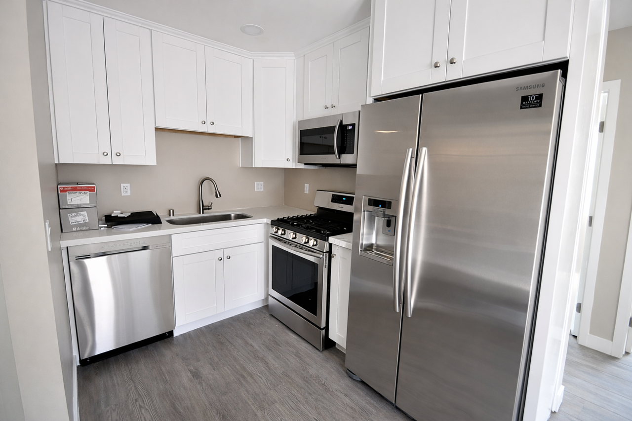 5056 Rockford Dr - Photo 3 of 9