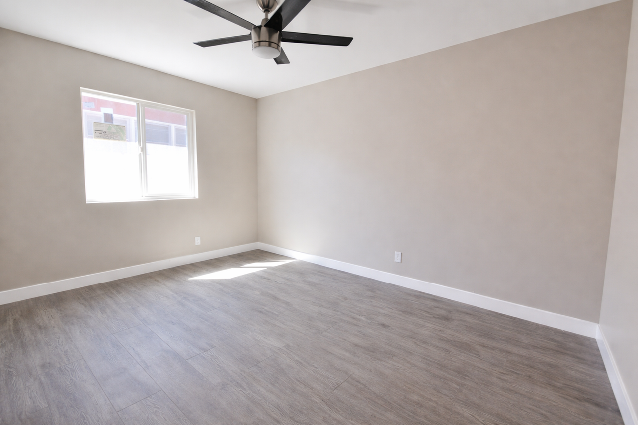 5056 Rockford Dr - Photo 7 of 9