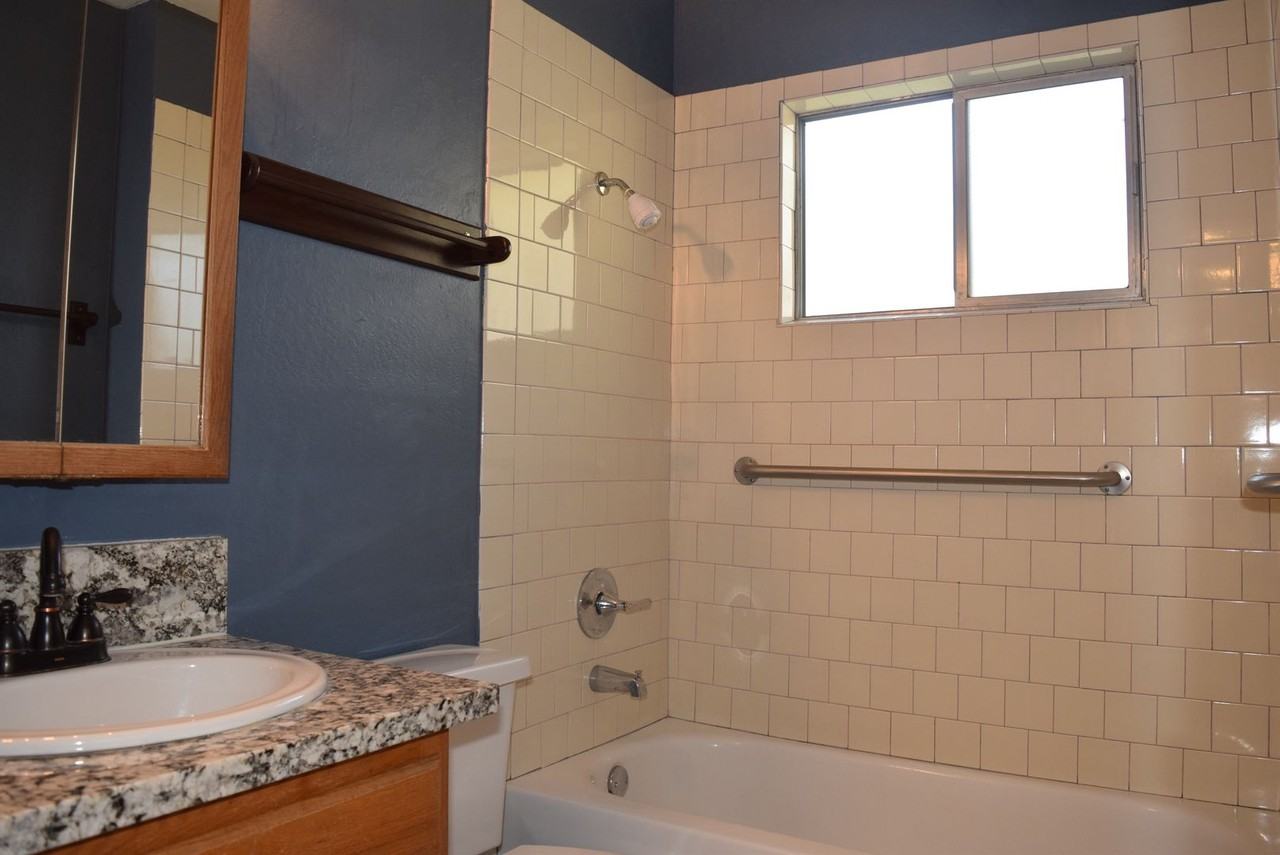 7043 Zeeland Dr - Photo 7 of 16