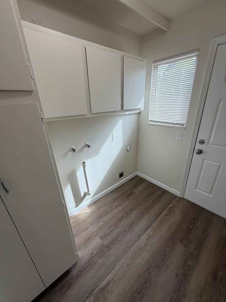 1409 Roberts Ave - Photo 2 of 13