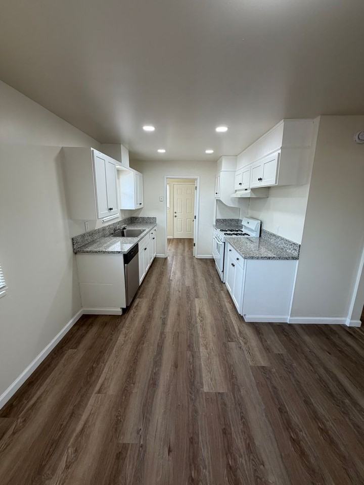 1409 Roberts Ave - Photo 5 of 13