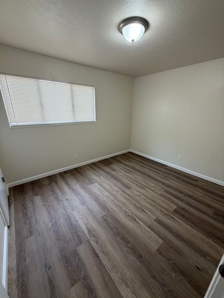 1409 Roberts Ave - Photo 7 of 13