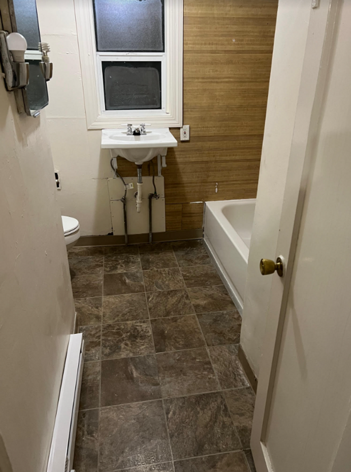 220 26th St - Photo 5 of 11