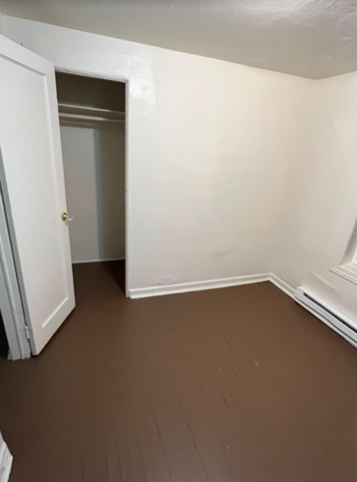 220 26th St - Photo 7 of 11