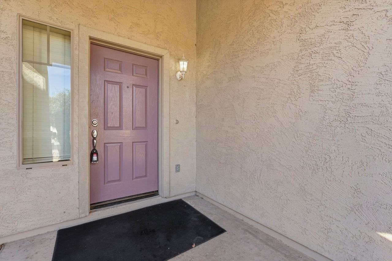 17561 W Banff Ln - Photo 4 of 37