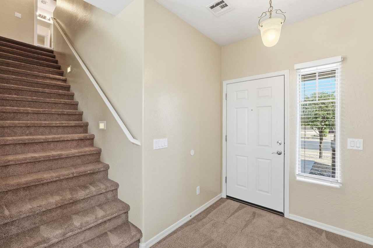 17561 W Banff Ln - Photo 5 of 37