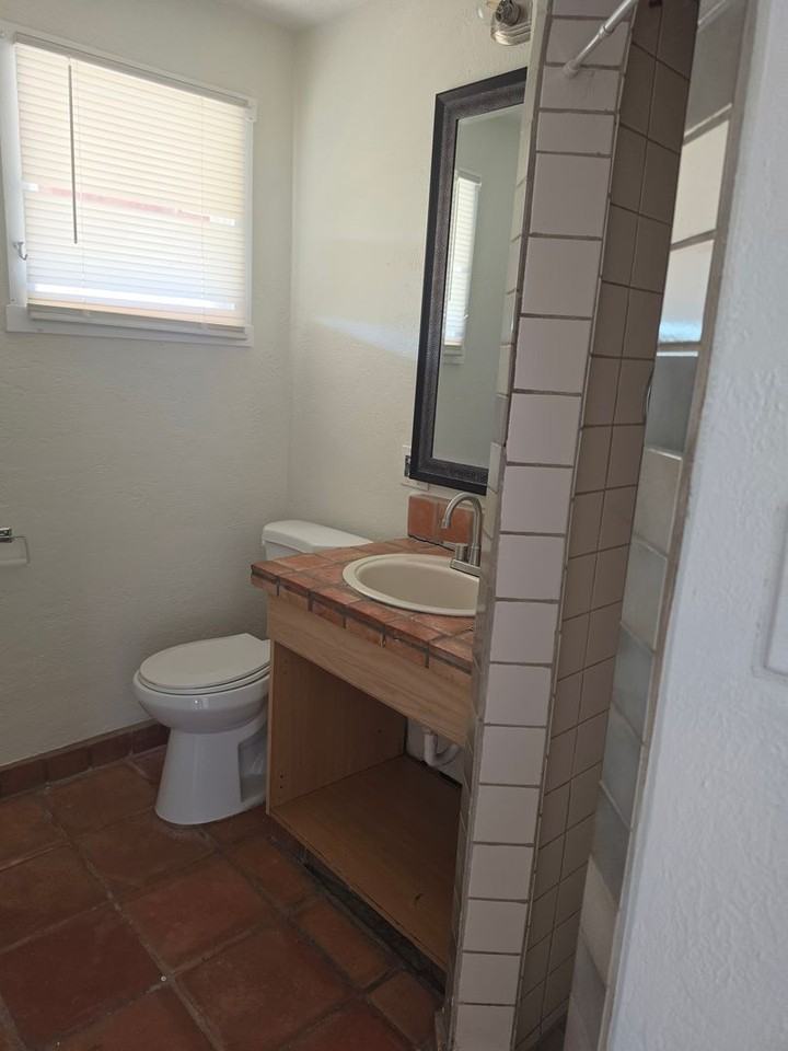 500 W Apache St - Photo 2 of 10