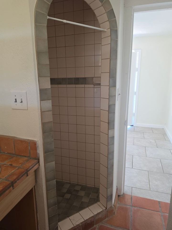 500 W Apache St - Photo 3 of 10