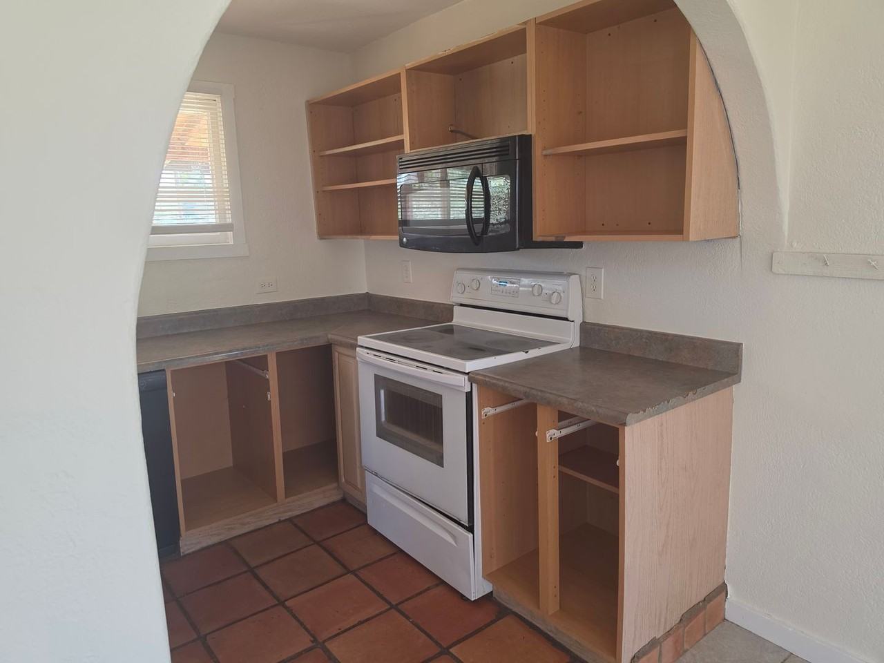 500 W Apache St - Photo 6 of 10