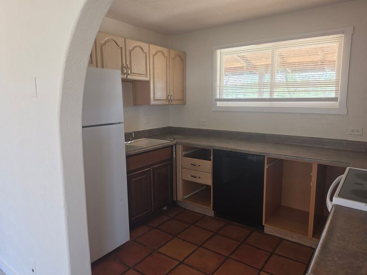 500 W Apache St - Photo 7 of 10