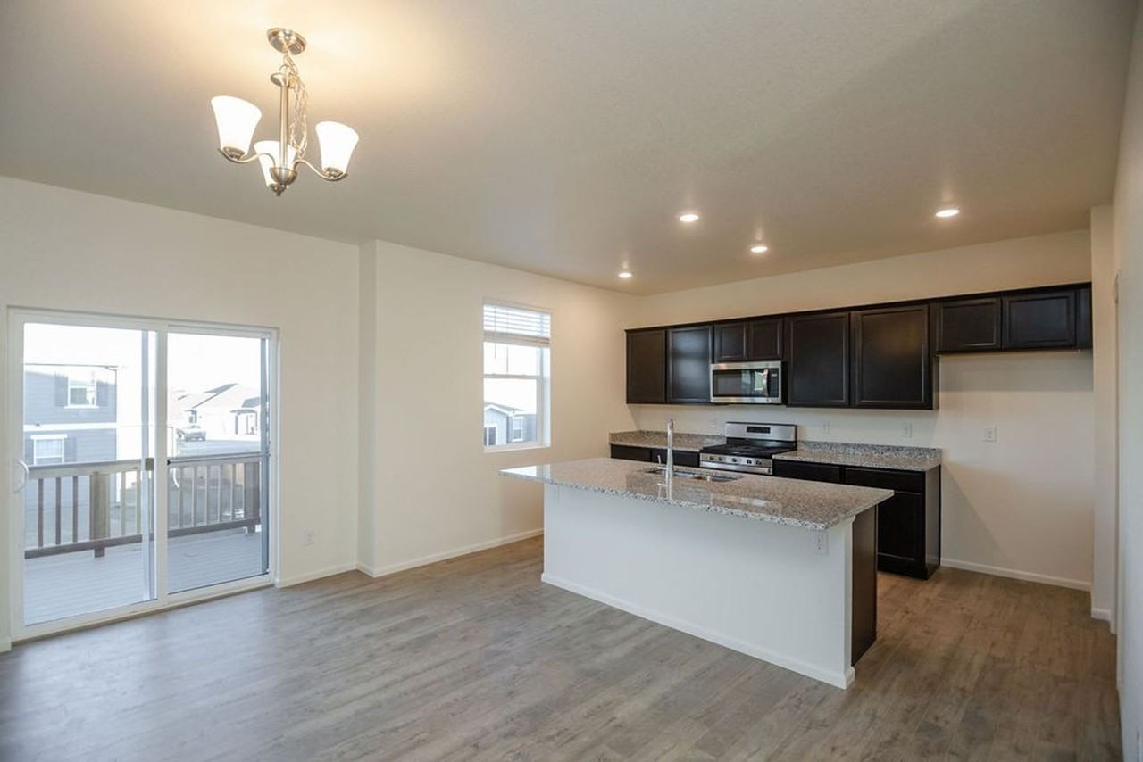 6818 Gateway Crossing St - Photo 4 of 37