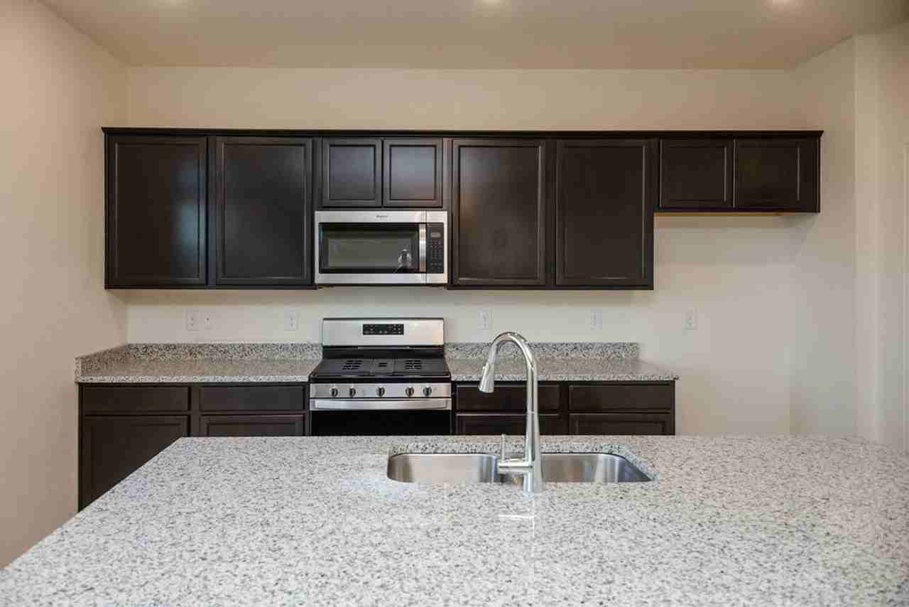 6818 Gateway Crossing St - Photo 5 of 37