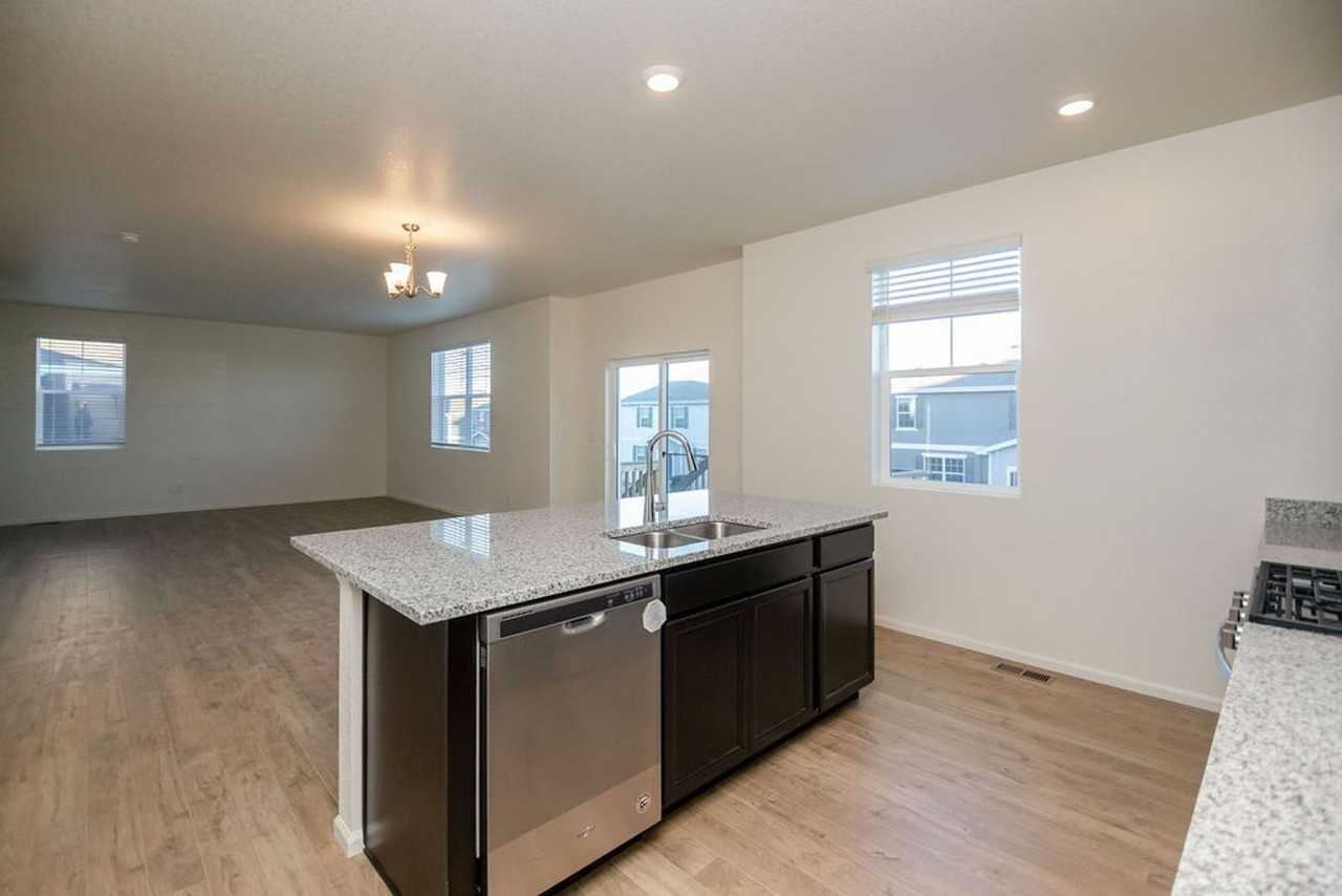 6818 Gateway Crossing St - Photo 7 of 37