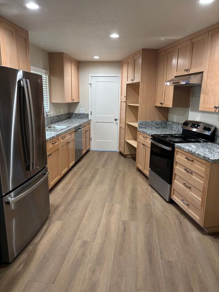 1182 Franklin Ave - Photo 3 of 14