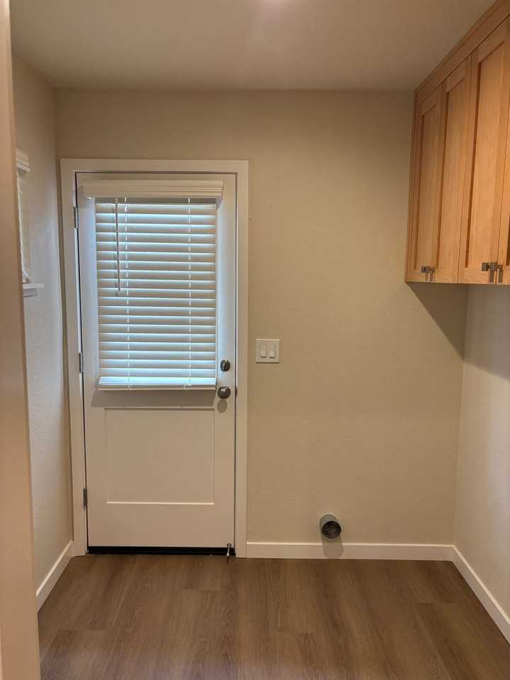 1182 Franklin Ave - Photo 5 of 14