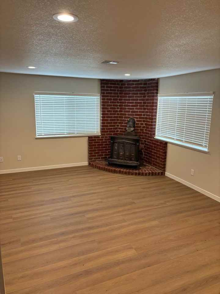 1182 Franklin Ave - Photo 6 of 14