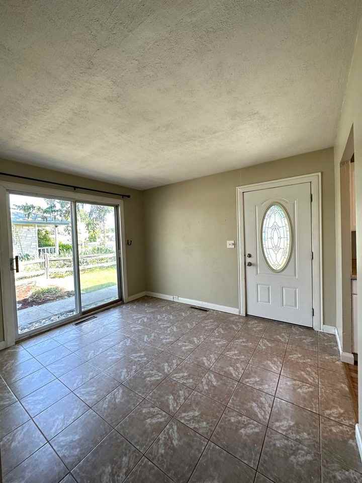 2202 Dallas St - Photo 3 of 31