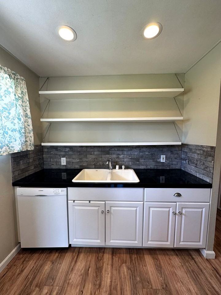 2202 Dallas St - Photo 5 of 31