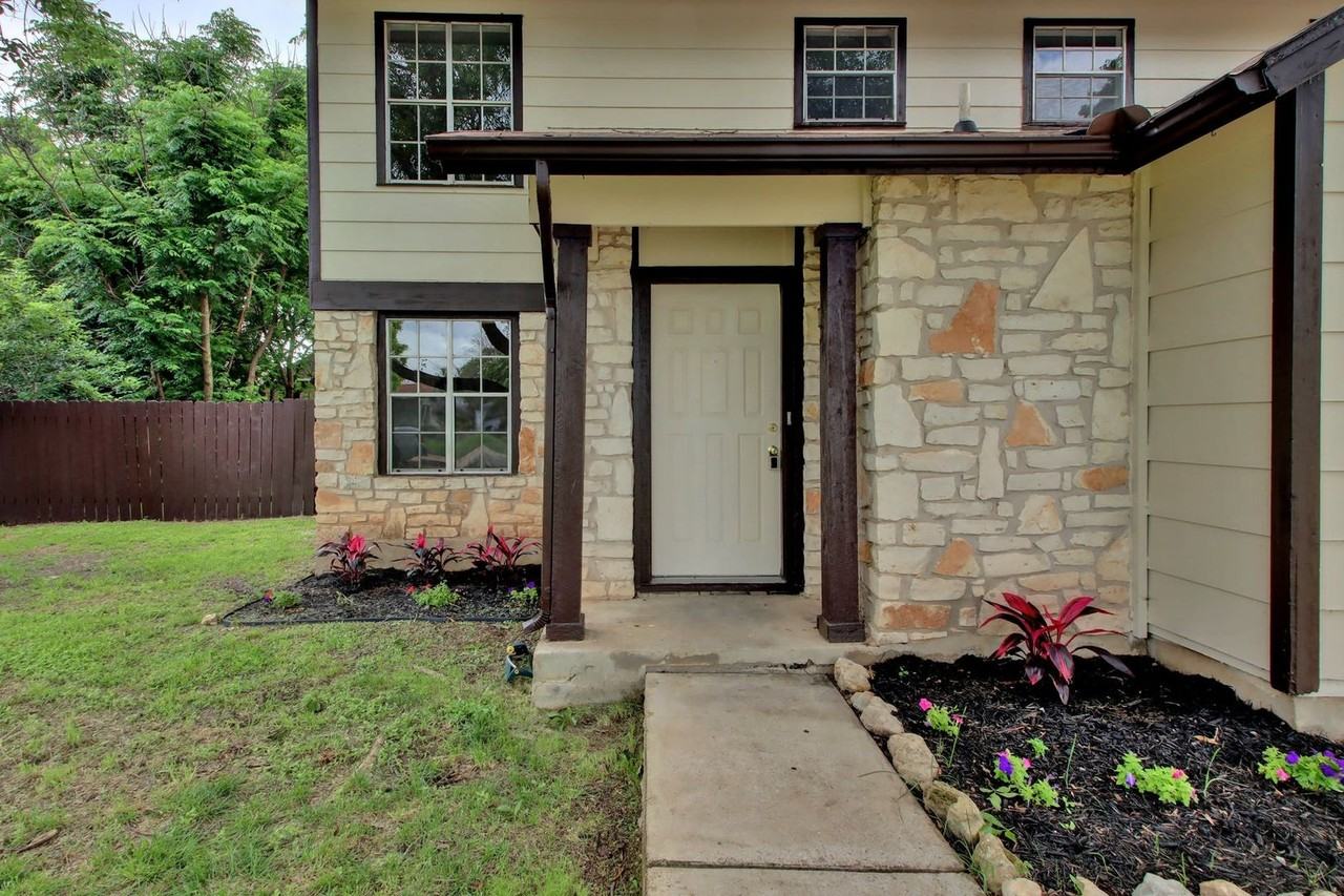 13185 Mill Stone Dr - Photo 3 of 30