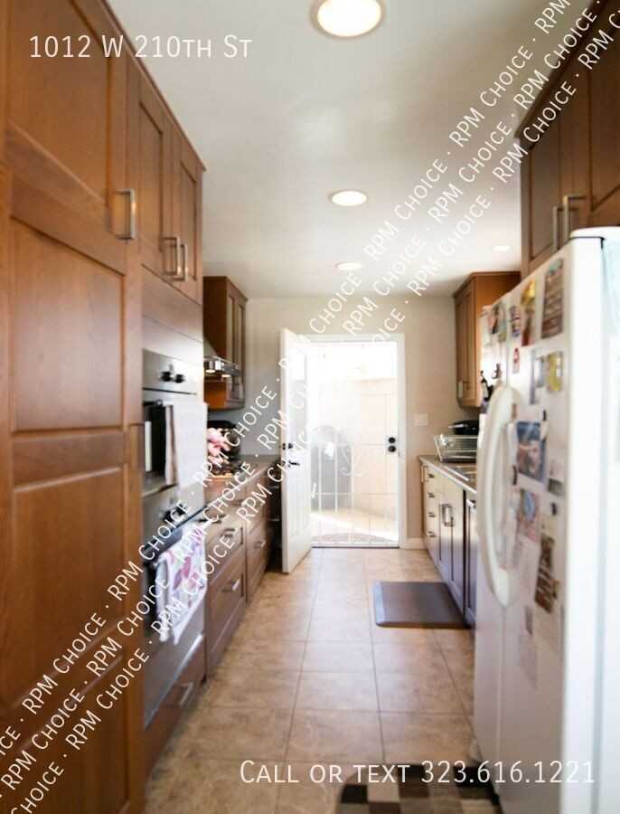 1012 W 210th St - Photo 3 of 29
