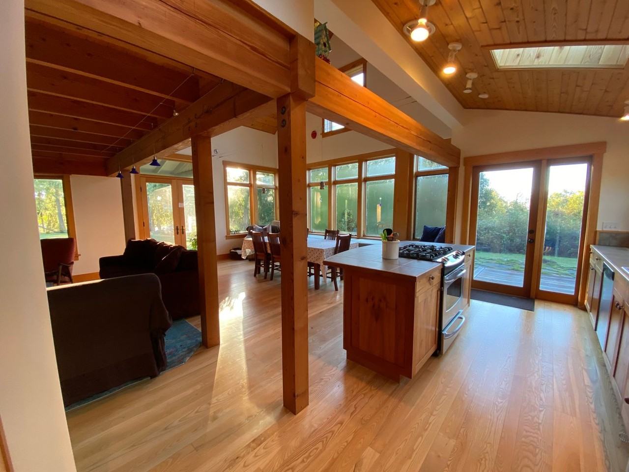 400 Mountain Shadow Ln - Photo 7 of 37