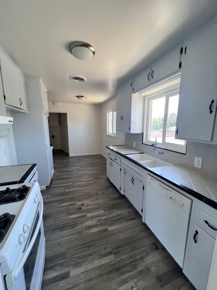 2901 Berger St - Photo 4 of 14