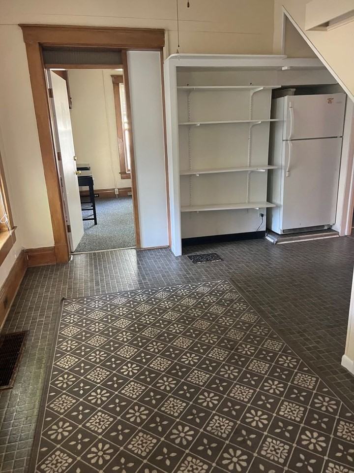 720 Catherine St - Photo 2 of 14