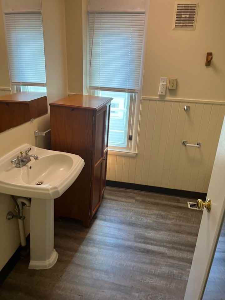 720 Catherine St - Photo 4 of 14