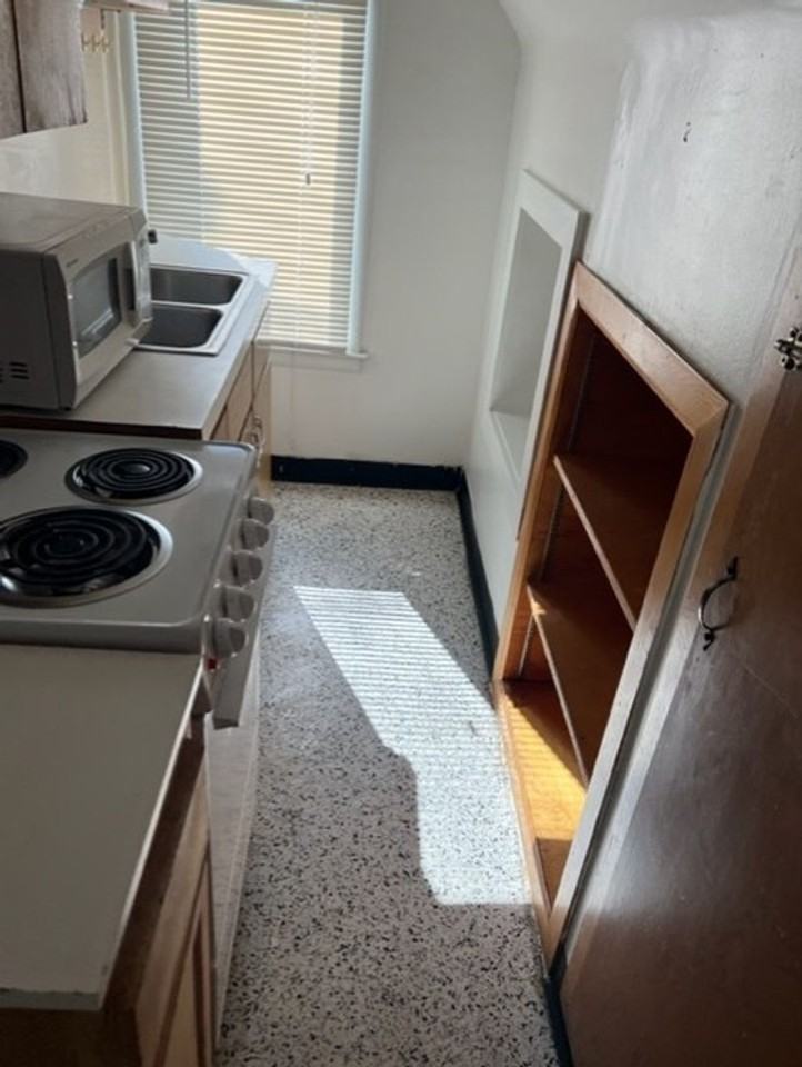 720 Catherine St - Photo 5 of 14