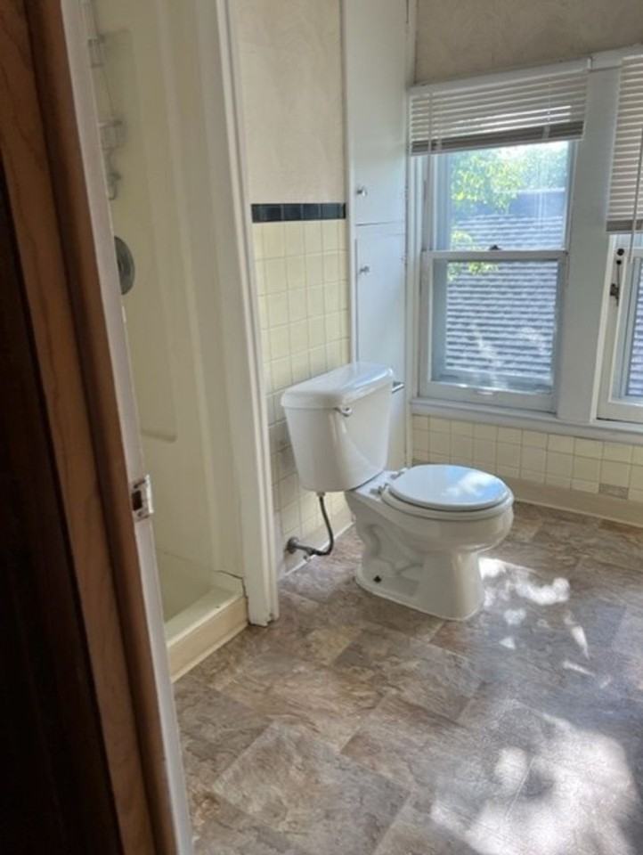 720 Catherine St - Photo 7 of 14