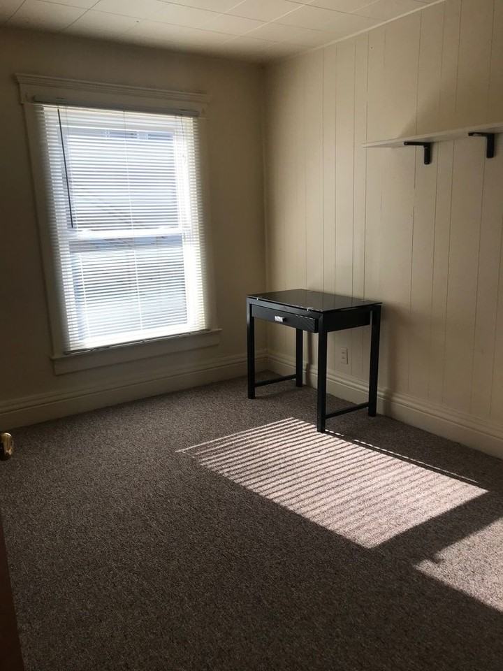 906 E Ann St - Photo 2 of 11