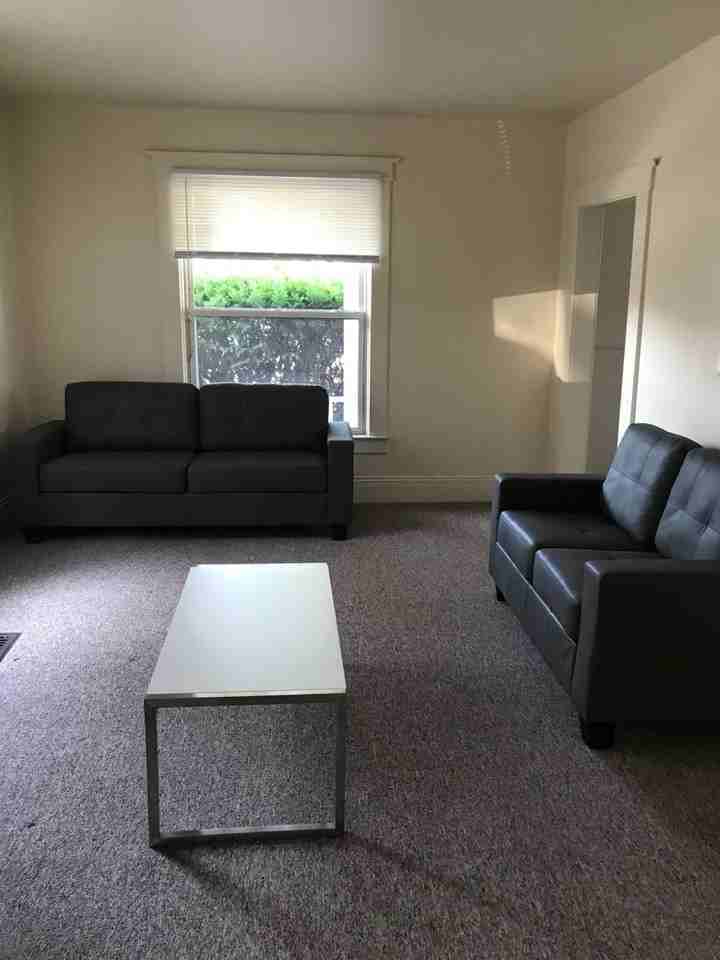 906 E Ann St - Photo 7 of 11