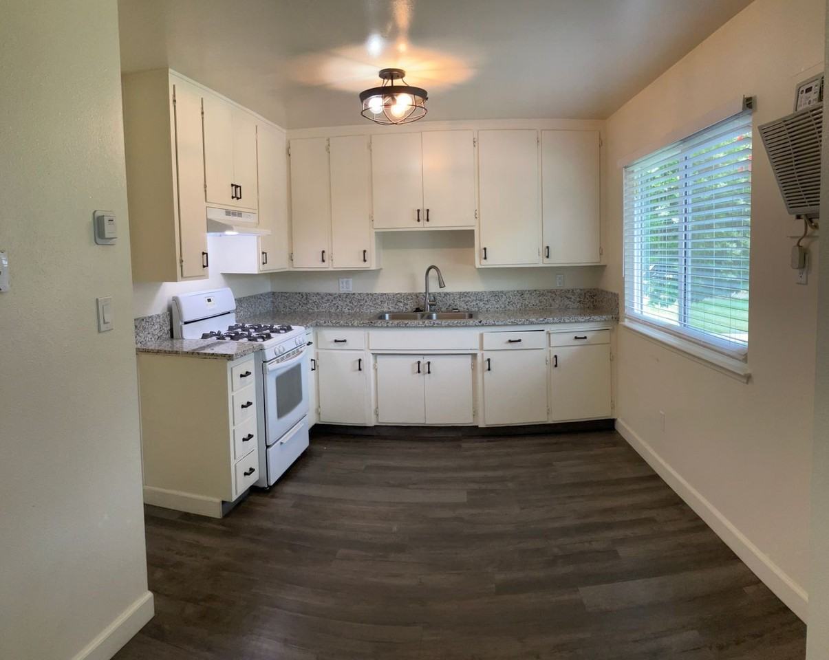 1112 Patty Way #B - Photo 3 of 9