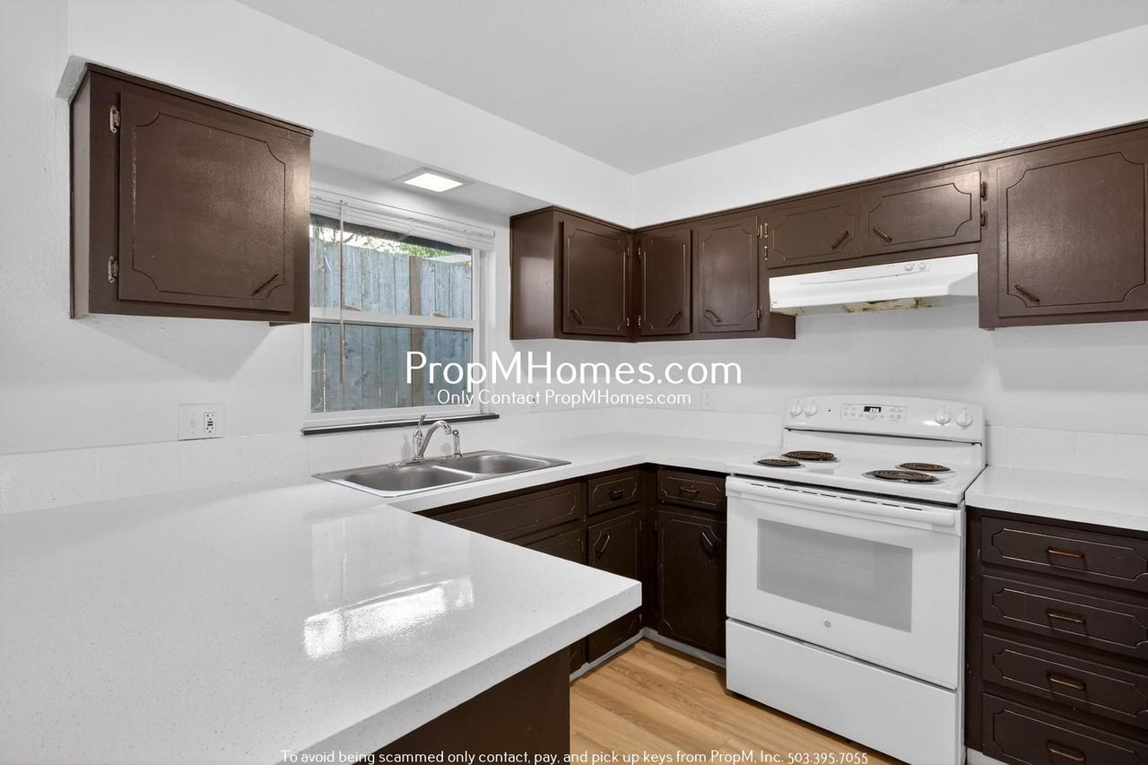 1131 Ne 162nd Ave - Photo 4 of 20