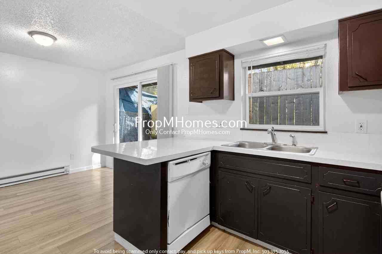 1131 Ne 162nd Ave - Photo 5 of 20