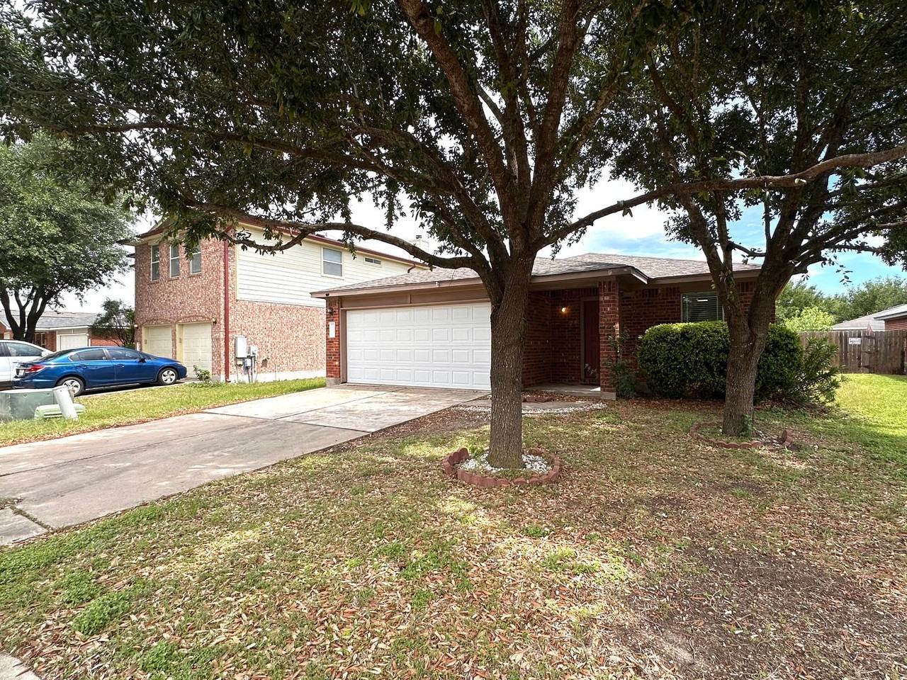 202 Lucky Clover Ln - Photo 3 of 21