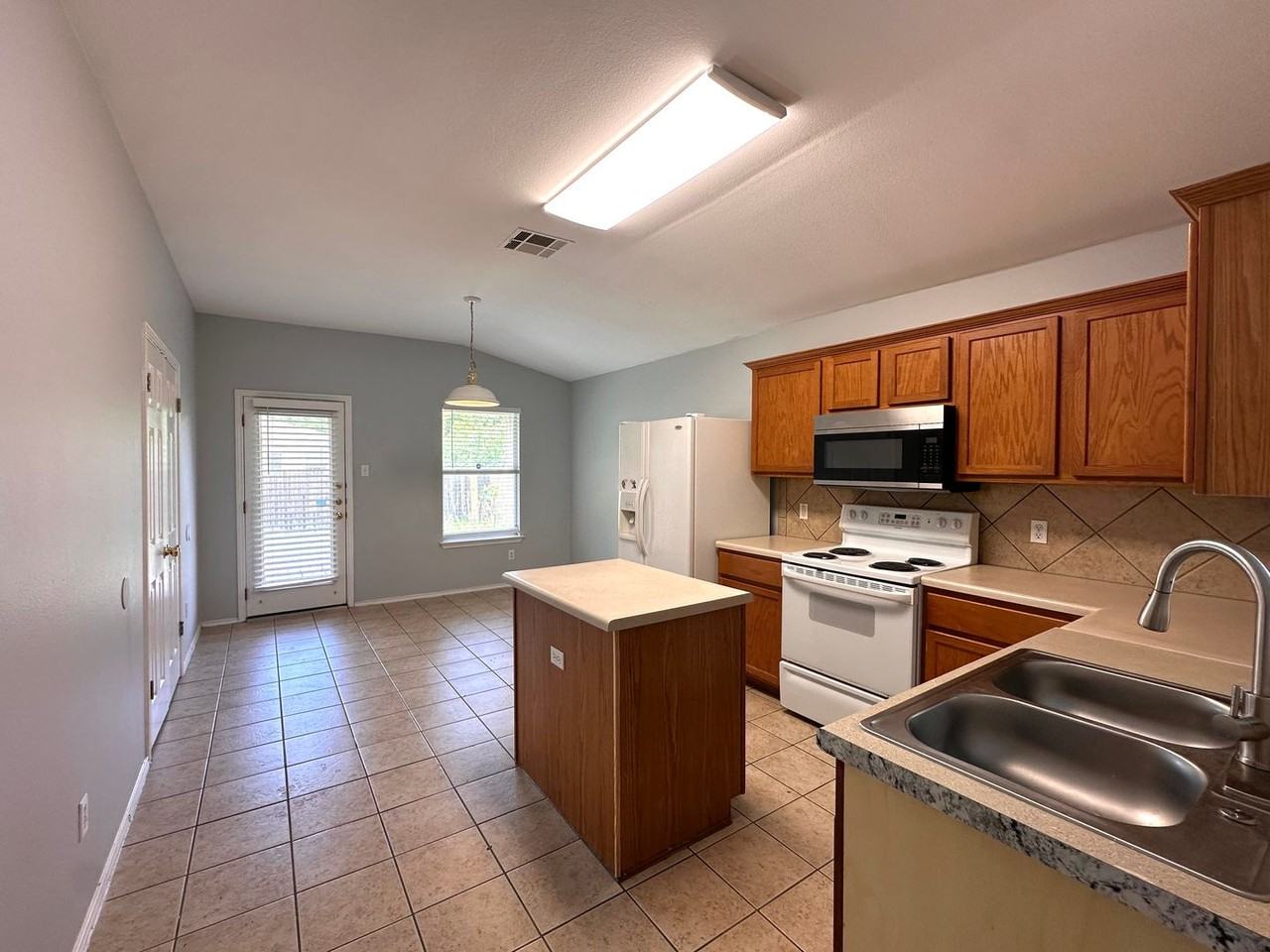 202 Lucky Clover Ln - Photo 7 of 21