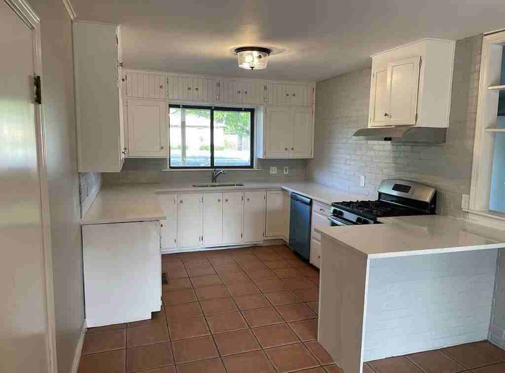 2030 Crockett St - Photo 2 of 11