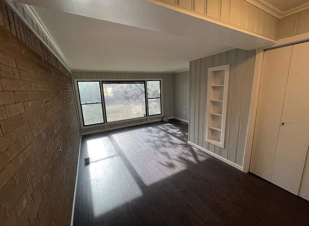 2030 Crockett St - Photo 5 of 11