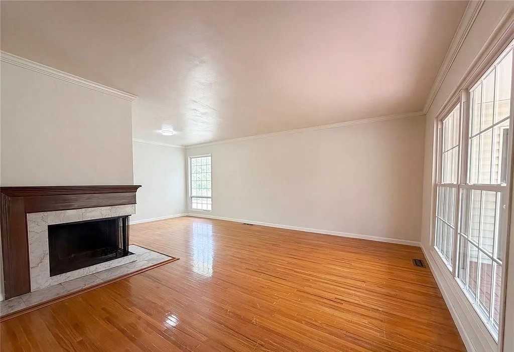 Dundee Cir - Photo 2 of 11