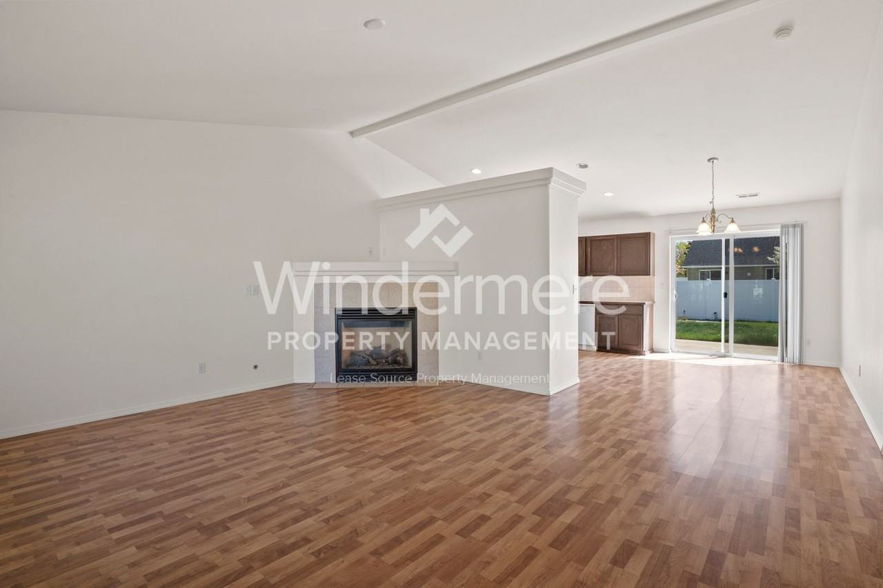 1648 E Devoe Ln - Photo 2 of 26