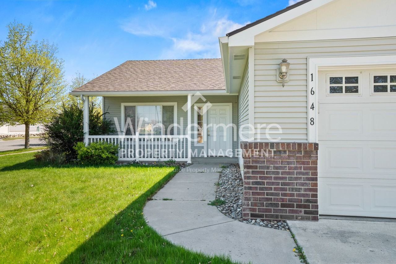 1648 E Devoe Ln - Photo 7 of 26