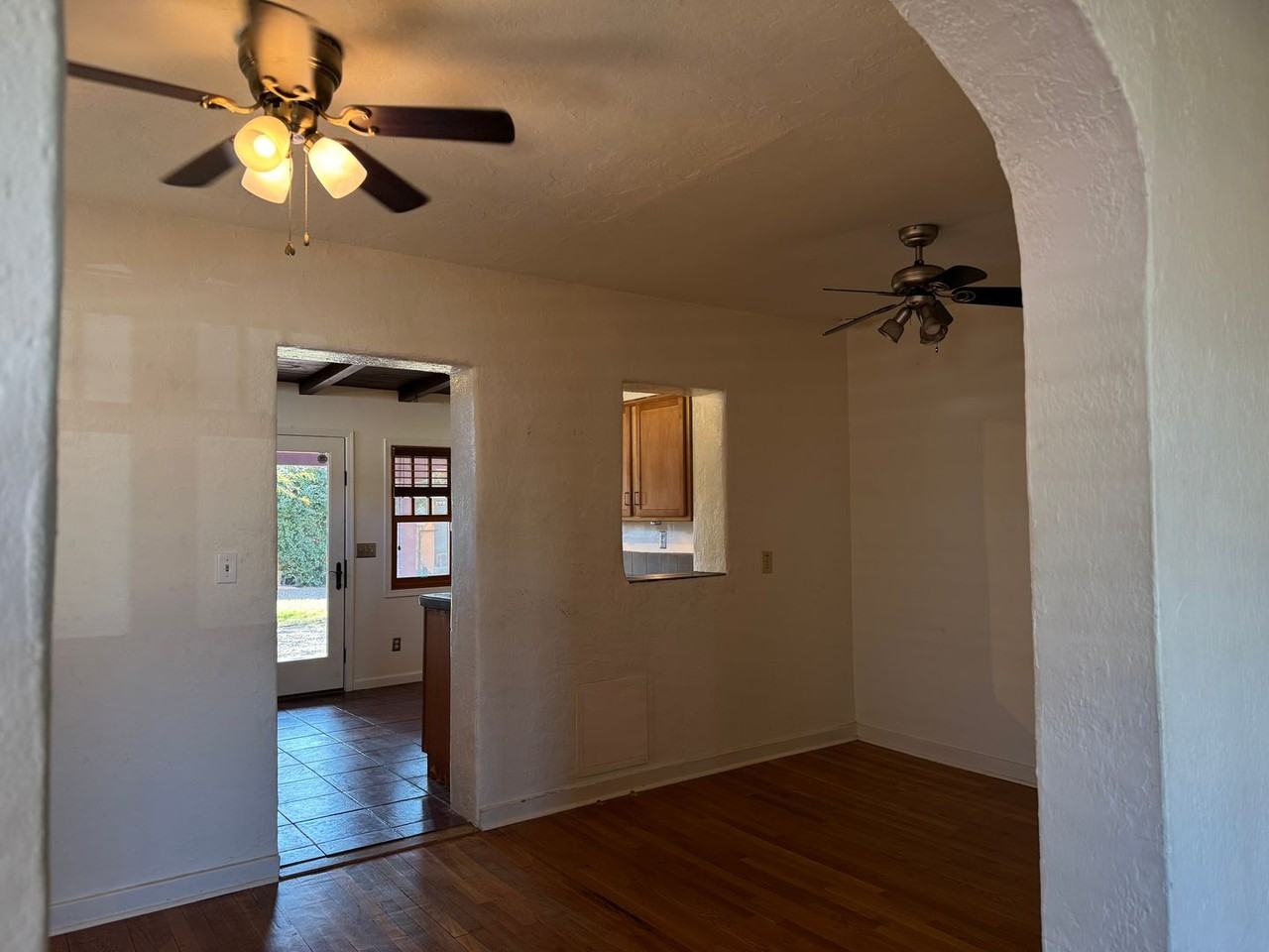 3004 E Adams St - Photo 5 of 21